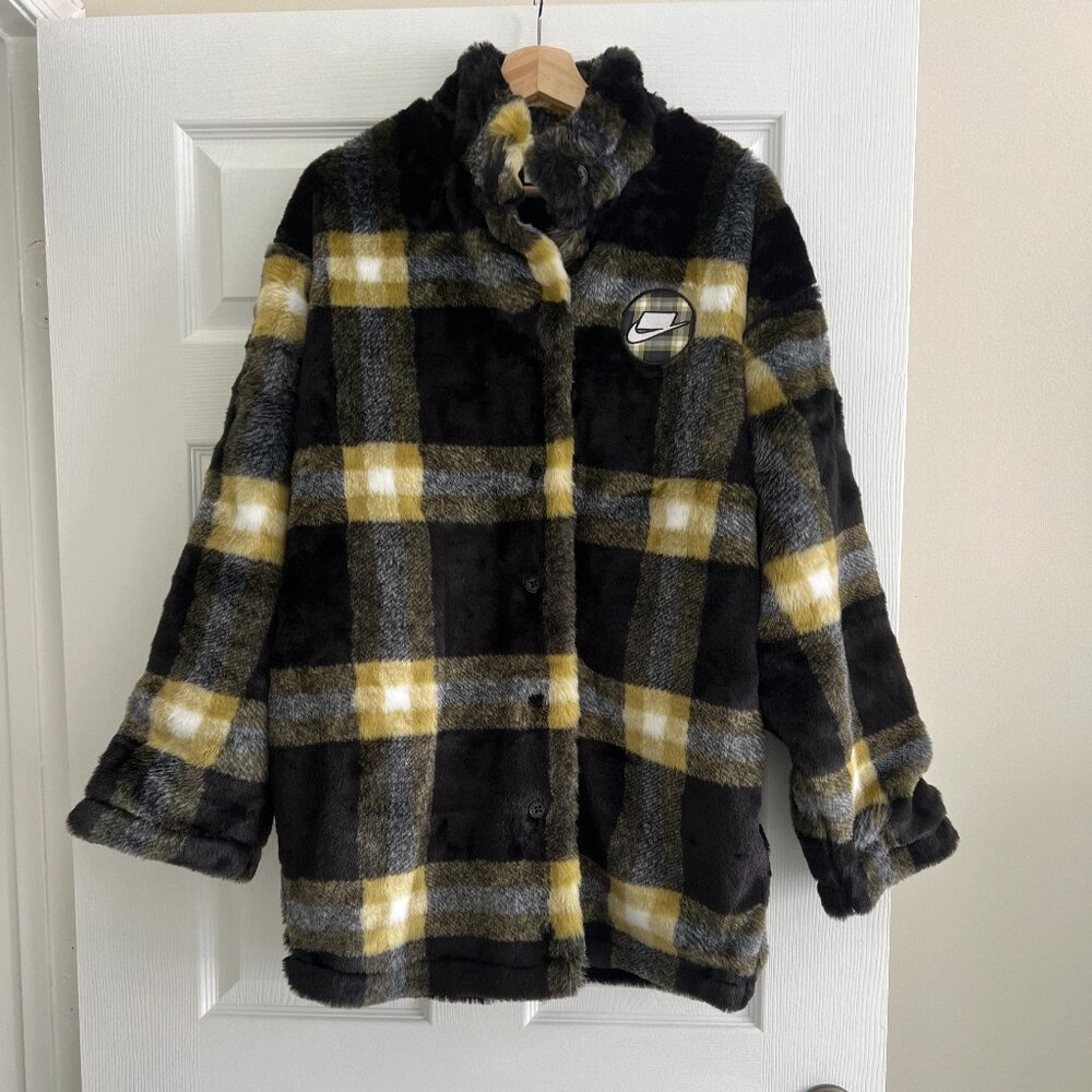 Nike Sportswear Women's Oversized Faux Fur Plaid Jacket Size M